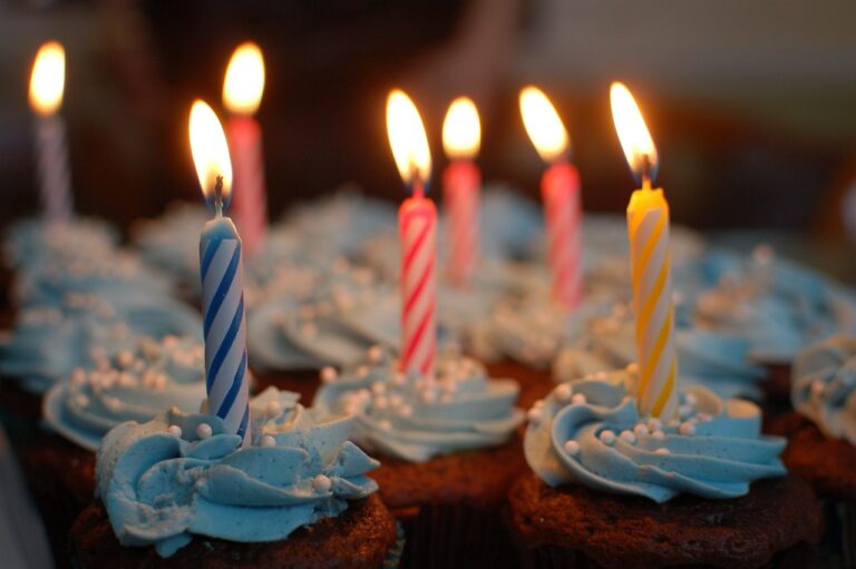 cupcakes, candles, candlelight