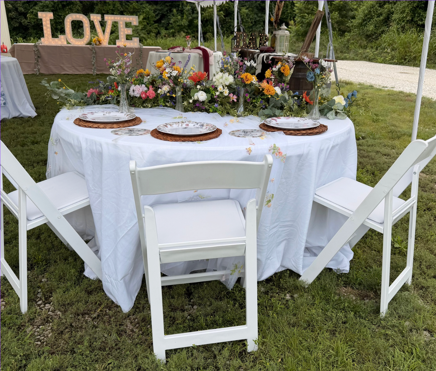 Decorative table and chair set for events.